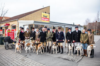 35 - Hounds go to church 35 - Hounds go to church