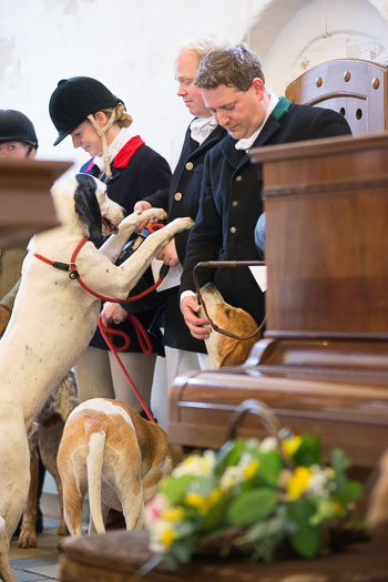 35 - Hounds go to church 35 - Hounds go to church