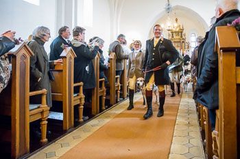 35 - Hounds go to church 35 - Hounds go to church