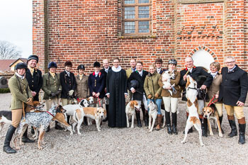35 - Hounds go to church 35 - Hounds go to church