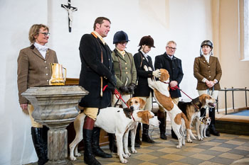 35 - Hounds go to church 35 - Hounds go to church