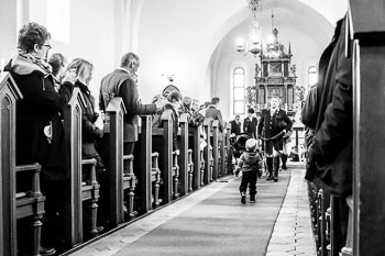 35 - Hounds go to church